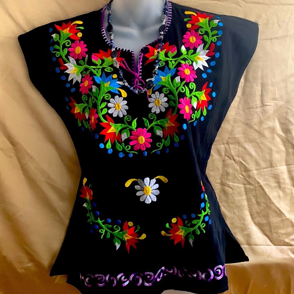 Artesanal  black blouse